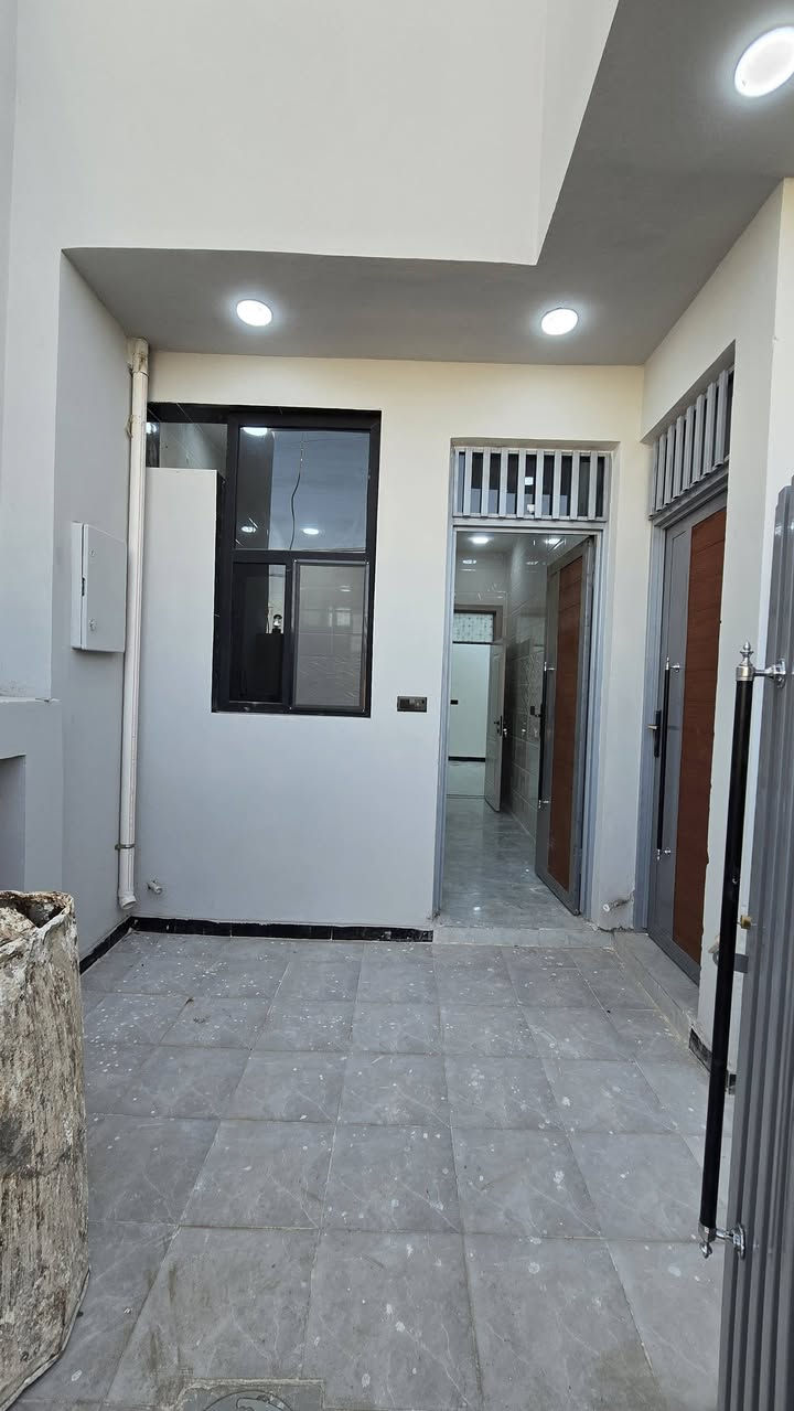 🏡 2 بيوت للبيع_بناء حديث
الديوانية / مجمع توحيد العفلوكي طريق السنيه السياحي وره سكة القطار شارع المركز ب البداية بعد 50 متر عن الشارع . 
🔸طابو زراعي سند 25  . 
المساحة 135م² – طابق واحد
🔹 2 غرفه نوم + استقبال + صالة
🔹 3 صحيات
🔹 مطبخ
🔻 
📞 للاستفسار: *********** مراجعه الواتساب
      او مراسلة الصفحة ***********
🔸
