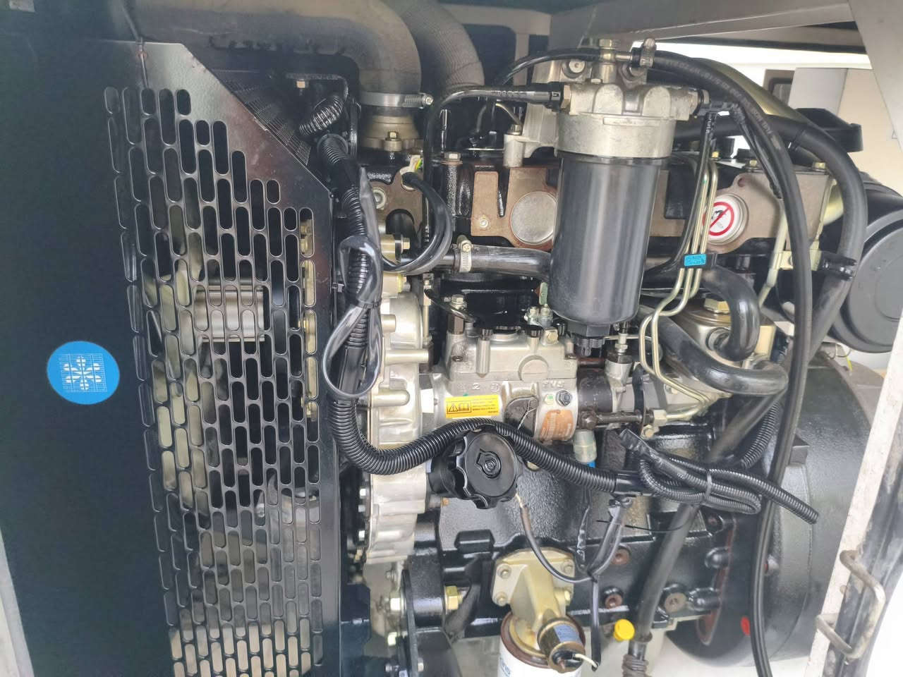 السلام عليكم ورحمه الله
للبيع مولدة بيركنز إنكليزي 
      3سلندر سوبر 45كيفي
      حديث حجم البستم 105ملم 
     عدد ساعات التشغيل 2900ساعة
     كاتم جبيلي 90بالمية
     بلادي وضمان ع حمل 
     للمزيد من التفاصيل لاتصال أو المراسلة 
     *********** ابو شهم الزبيدي 
      العنوان بغداد عوريج
