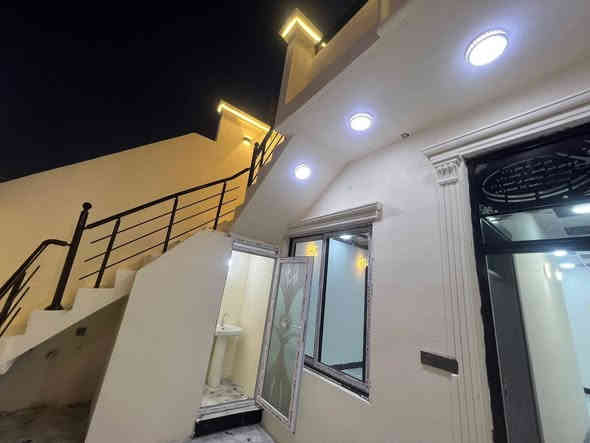 السلام عليكم بيت 100متر للبيع حي البدر فرع خدمات ابو وليد خامس فرع  البيت  تبريد مركزي فول سعر ٤٢  الاستفسار الاتصال ***********
