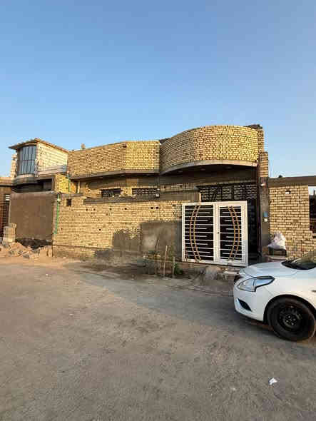 السلام عليكم 
بيت في حي النور مقابل حي بغداد مَہטּ اجمل المقاطعات في البصره

مساحه 100متر مربع واجه10م ونزال10م
قريب على شارع 30م
سنه البناء 2025
بناء طابوك بالكامل 
محتوياته: غرفه وصاله ومطبخ وستقبال ومجموعه صحيات 
السعر المطلوب: 155 مليون 
هـ***********
