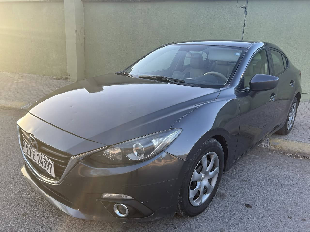 Mazda 3 / 2015
مازدای ٣ 
مۆدێل ٢٠١٥ خلیجی 
رەنگی نەوتی
سەنەوی تازەیە تاکوو ٢٠٢٨
مەکینە ١.٦ 
گێر و مەکینە بەشەرت نەکراوەتەوە و بێ کێشەیە
تەنها یەک پارچەی سبوغە ( دەرگای سەکن ) بەس پەمپە بێ ناوگرتن
نرخی ١١٠ وەرەقە و مەجال
***********
