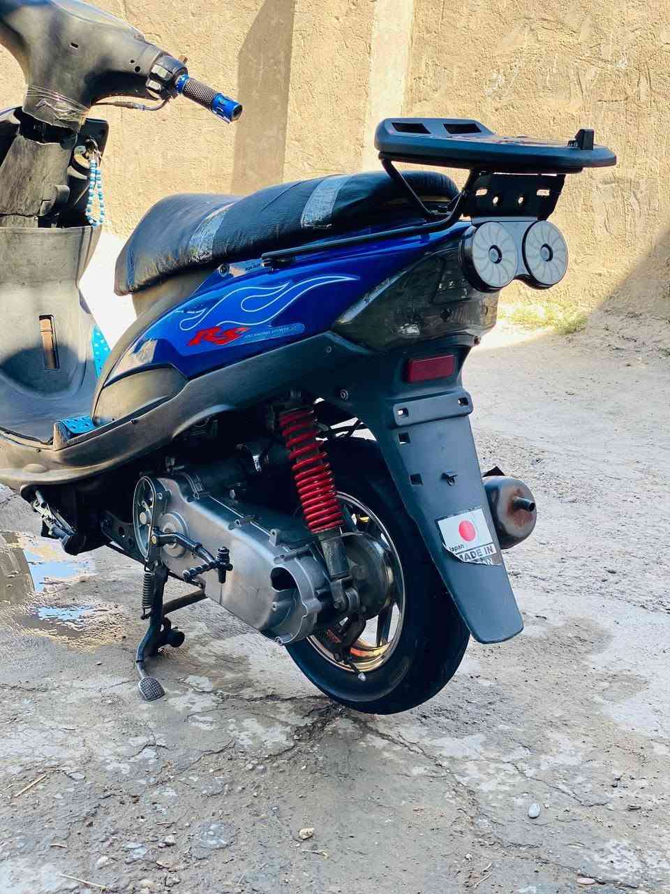 السلام عليكم مكلف بالنشر دراجه ماكس عدله 120 مزوده بوشه 55 ويل نجمه دبلات رياضي دراجه جاهزه نقصها بس باتري كهربائيها شغاله عده كيج بانزين 
سعر ٣٧٥  وبيها مجال مكاني بغداد المحموديه 
***********
