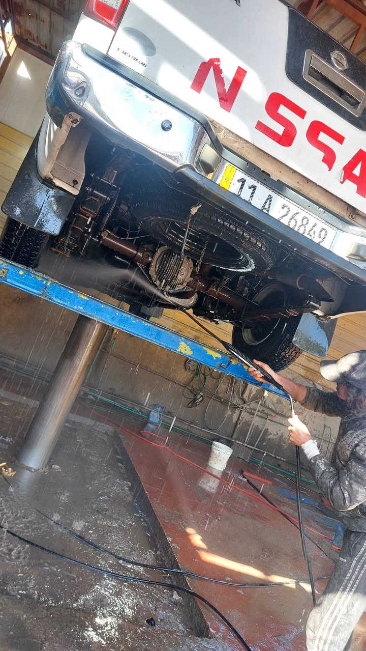 نيفارة للبيع موديل ٩ رقم بغداد انكليزي سيارة حلوة بلادية بيه بارد فقط بدون صبغ مكينة بلاد كير اوتو ماشية ١٥٠ الف سيارة ماتعبانة تليفون ***********مكاني بغداد السعر ١٠٥ وبيه مجال بصيط
