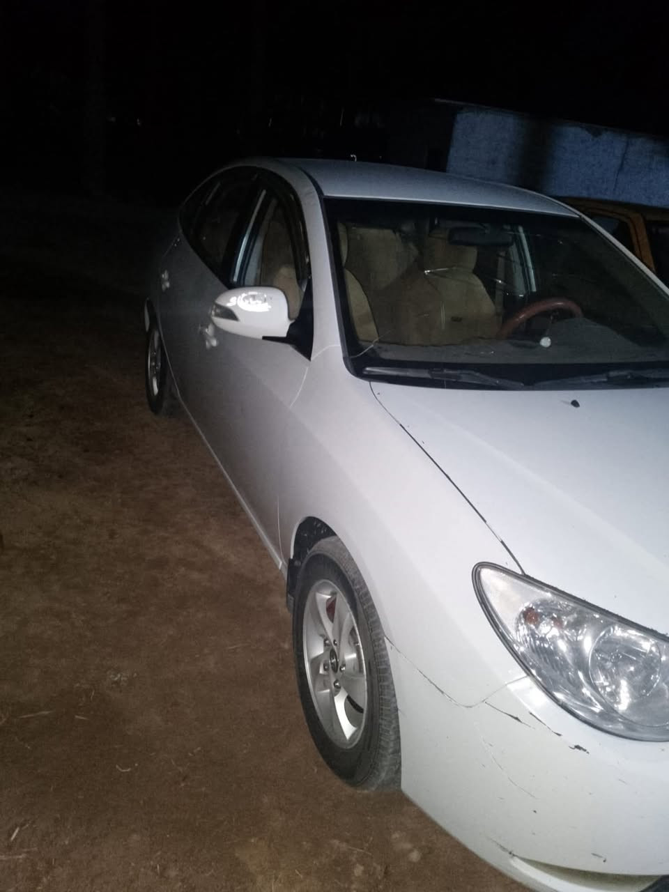 السلام عليكم الانتره البيع 2011 
 تحم تاير جديد اشاير بلامري 
بيها قطعتين صبغ مكان السيارة الدوره 
السعر 93 و بيها مجال الاستفسار***********
