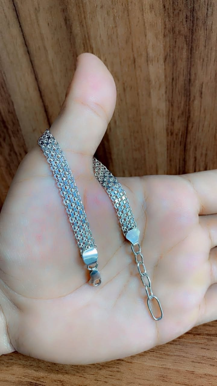 ✅سوارات فضة عيار 925 
✅موديلات منوعة 
✅العنوان حله سوق الذهب الطابق الثاني 
✅وات ساب ( *********** )📞
✅توجد لدينا خدمه توصيل كافه المحافظات
