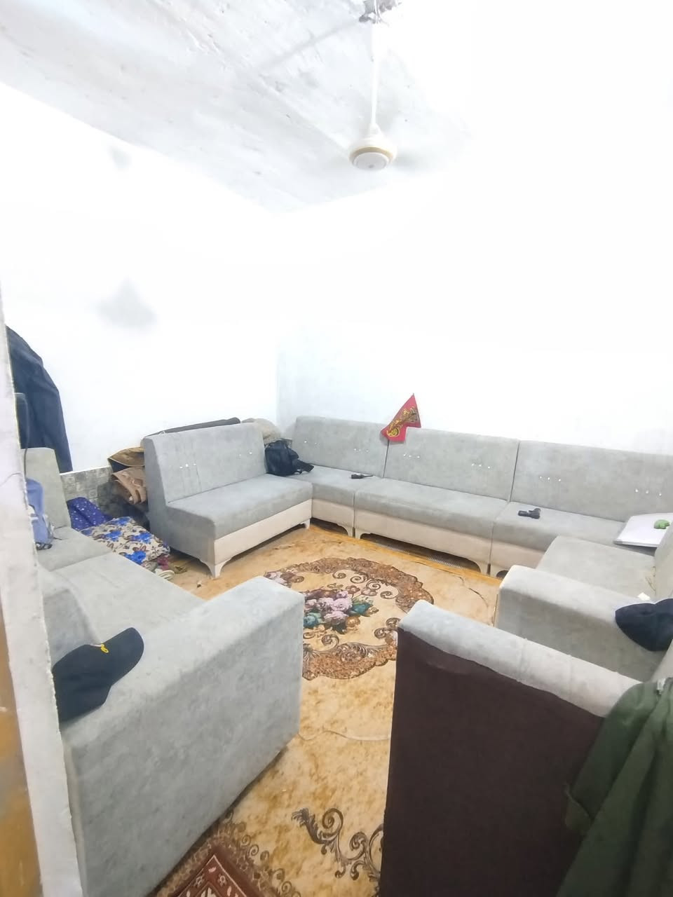 دار لبيع زرعي مساحه 100العكر البيت ركن ماء كهرباء مجاري عرض الشارع 20مرتب غرف عدد3صاله مطبخ السعر 47وبي مجال ركن على شارعين العكر الغربي  وراه المنصوريه البيت مراتب هاتف *********** والاستفسار
