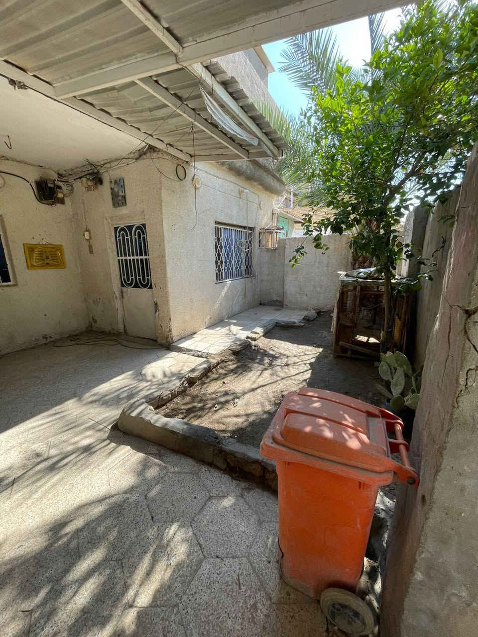 السلام عليكم مكتب عقارات الشمس  مقابيل المستشفى التركي !!!
                         بإدارة ((أحمد الگريطي))
                    
    ☎️*********** 
                        ☎️***********

🏠دار للإيجار مساحته 240م طابق ارضي يحتوي على 2غرف نوم وكليدور وصاله ومجمع صحيات ومطبخ وكراج سياره وحديقة 

⁦^⁠_⁠_⁠_⁠_⁠_⁠_⁠_⁠_⁠_⁠^⁩⁦(⁠◍⁠•⁠ᴗ⁠•⁠◍⁠)⁩⁦(⁠◍⁠•⁠ᴗ⁠•⁠◍⁠)⁩⁦^⁠_⁠_⁠_⁠_⁠_⁠_⁠_⁠_⁠_⁠^⁩

🌎الموقع حي العسكري قرب ام حميد وكيلة غذائية 

⁦^⁠_⁠_⁠_⁠_⁠_⁠_⁠_⁠_⁠_⁠^⁩⁦(⁠◍⁠•⁠ᴗ⁠•⁠◍⁠)⁩⁦(⁠◍⁠•⁠ᴗ⁠•⁠◍⁠)⁩⁦^⁠_⁠_⁠_⁠_⁠_⁠_⁠_⁠_⁠_⁠^⁩

💸💰قيمة الإيجار 250
