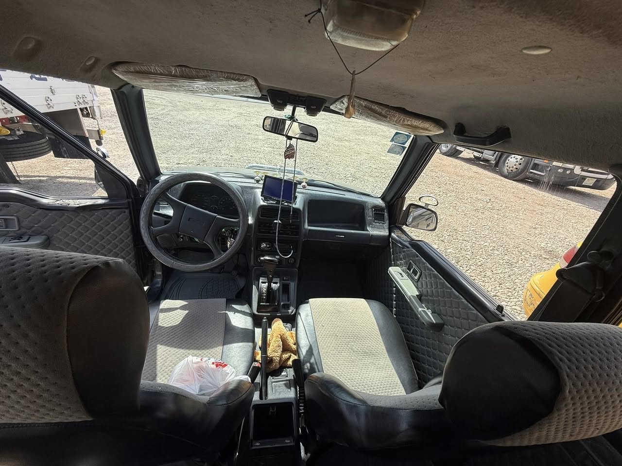 السلام عليكم
ساسوكي ١٩٩٤ 
دفع رباعي شغال  
مكينة بلادي 
كشر  نضيف وحسب. ما موضح بالصور 
صدر جديد 
تخم تايد جديد 
كهربائيات كله شغاله 
سيارة ما بيه نقص خير من الله شراي يتفضل خاص او اتصال على الرقم التالي 
***********
علماً أن مكان سيارة  في محافظة واسط
