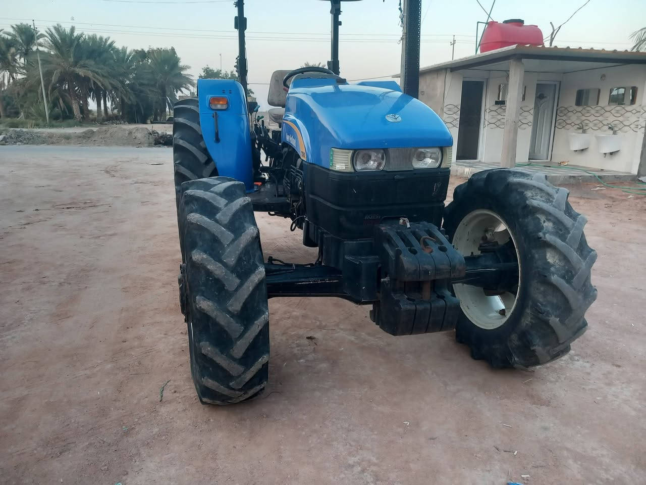 سلام عليكم
مكينه نيوهولند موديل 2016 
مكانها بالنجف بالعباسيه 
***********
