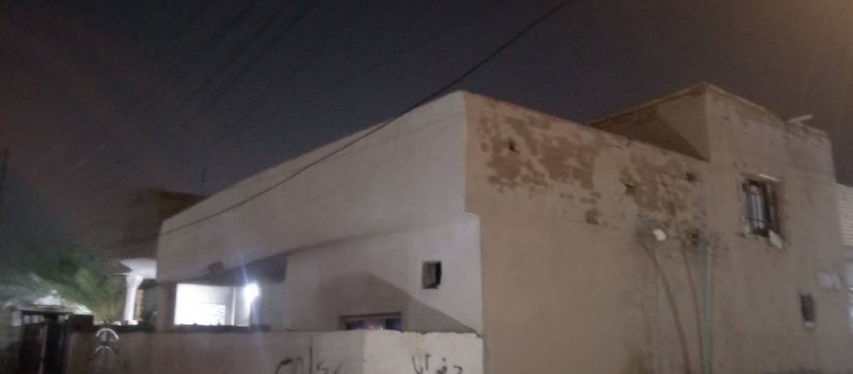 دار للبيع. ركن على شارع تبليط مساحه 132واجهه  11متر. ونزال 12متر طابو زراعي سند 25 يحتوي على غرفه  وصاله ومطبخ وحمامات وحولي العنوان بغداد الكرخ منطقة الدوانم نهاية شرطه الخامسه قرب البياع والسيديه استفسار اتصل على الرقم ***********بي واتساب السعر 60مليون وبي مجال
