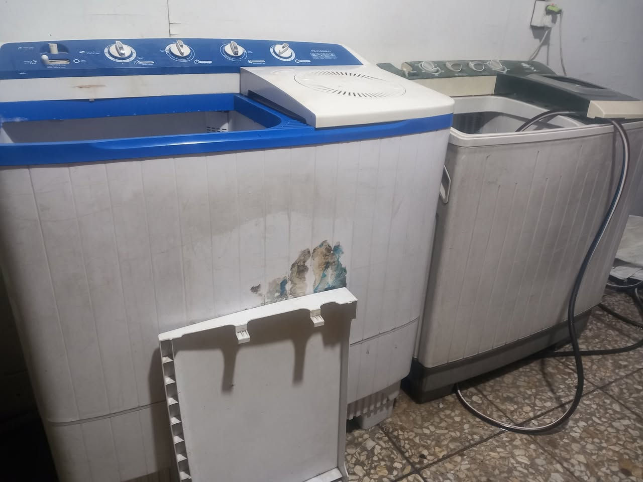 سلام عليكم غساله 
نوعيه الحافظ  
وهيتاشي 
مكاني بغداد شارع فلسطين  ***********
