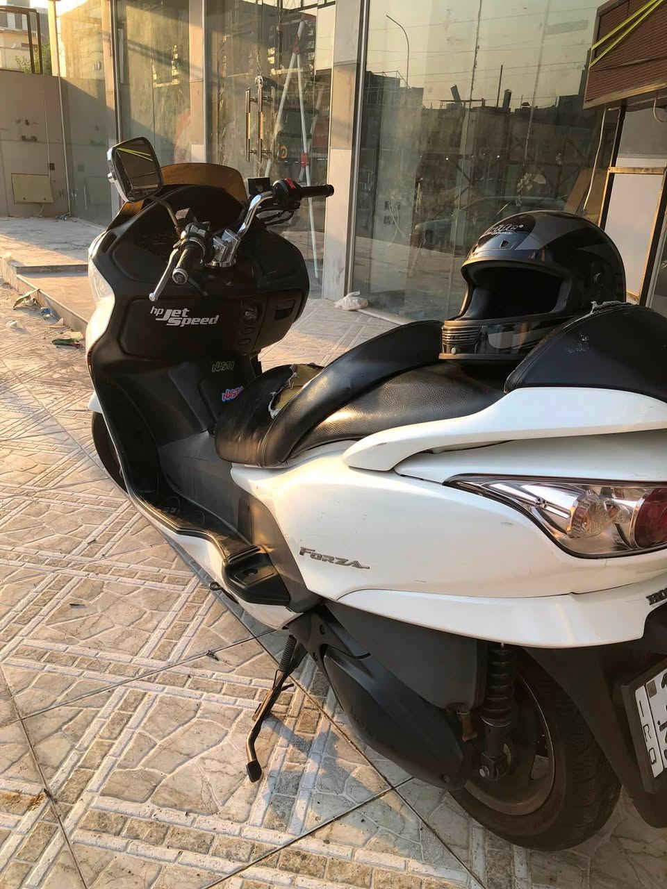 السلام عليكم فورزا للبيع 08 سنويه جديده واباسمي السعر ب15 ورقه.         رقمي ***********
