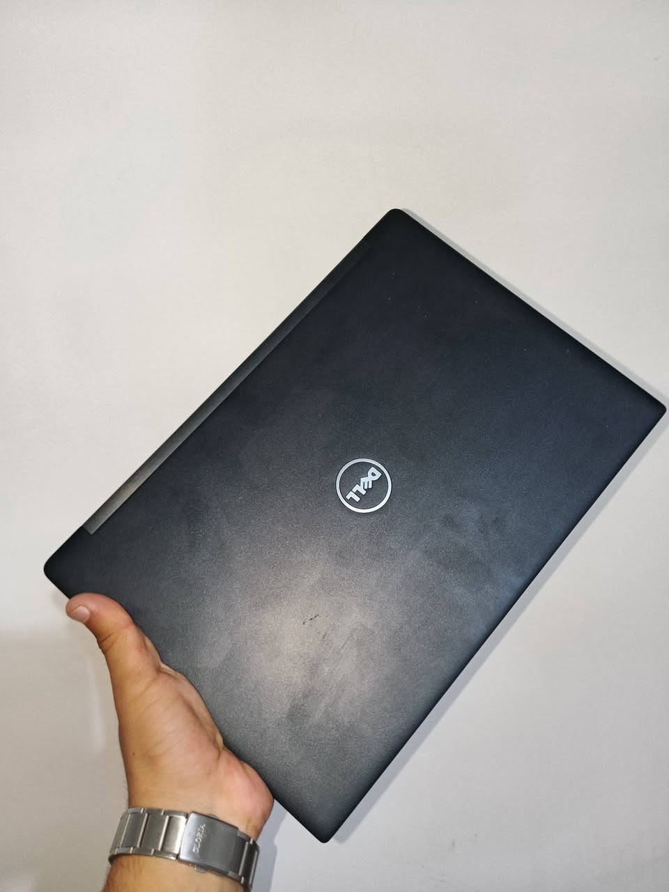 Dell Latitude 7280 السلام عليكم للبيع لابتوب
معالج Intel Core i5 جيل سابع
 رام 8GB m.2
 SSD 256GB سريع
شاشة Full HD واضحة ونقية
 بطارية ممتازة تكمل لحد 6 ساعات استخدام
خفيف وعملي للدراسة والشغل والاستخدام اليومي
يشغل العديد من الألعاب الخفيفة والمتوسطة بسلاسة
ويا حساب ستيم بي حصريات سبايدر مان الجزء الاول والثاني وبعد العاب انطيكيا وي الجهاز
يشغل برامج الاوتوكاد والفوتوشوب 
 ضمان 10 أيام
الجهاز نظيف وجاهز للاستخدام مباشرة، مناسب للطلاب والموظفين وحتى للاستخدام المنزلي.
مكاني بغداد
 *********** يوجد واتساب

السعر: 260 الف وبي مجال 

مستعجل على البيع

