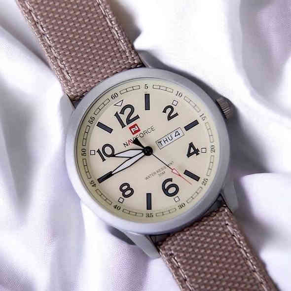 السعر ٢٥ الف التوصيل ٥ الاف لجميع محافظات العراق
نافي فورس أصلي وكالة 💯 %
مواصفات الساعة:NF9101
🛡️ ضمان حقيقي لمدة سنة من تاريخ الشراء 💯
💎 طلاء ثابت
⚙️ مكينة / كوارتز دقيقة
✅ سير كتان قوي جداً 
✅ القطر ٤٤ ملم
✅ جامة / ضد الخدش
✅ منفذ تاريخ يومي
✅ ضد الماء 💧 3BAR مناسبة للاستخدام اليومي

…………………………

📦 للحجز والاستفسار:
📱 واتساب: ***********
……………………………
