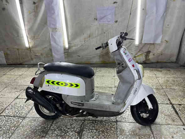 السلام عليكم 
***********
***********
السعر 450 وبيها مجال
العنوان بغداد حي الجامعة 
للبيع ماكس بوليس سرعة 120 مكينه 49 بدون لا نضوح ولا تبخير ولا صوت صدر امامي خلفي شغال بريك امامي خلفي شغال كلجات بلاديه شلعة معدل صالنصه رياضي FM تايرات امامي خلفي.جدد كفرات بلاديه مختمه نضافتهن 70‎%‎ كهربائيات سلف شغال لايت امامي خلفي شغال اشاير يمنه يسره شغال هورن شغال باقي الدراجة موضحه بالصور  بيها ملاحضات بسيطة للاستفسار ع الرقم 👆 بغداد
