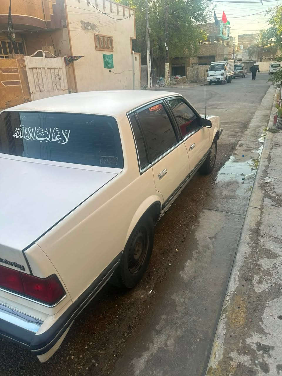 سلبرتي مكفولة من لصبغ فقط جراد تبريد شغال زوج تايرات جدد باتري جديد بيهة فقط طكطة بلدرايم ليمنة 

رايدها ٣٨ وبيها مجال 
***********
