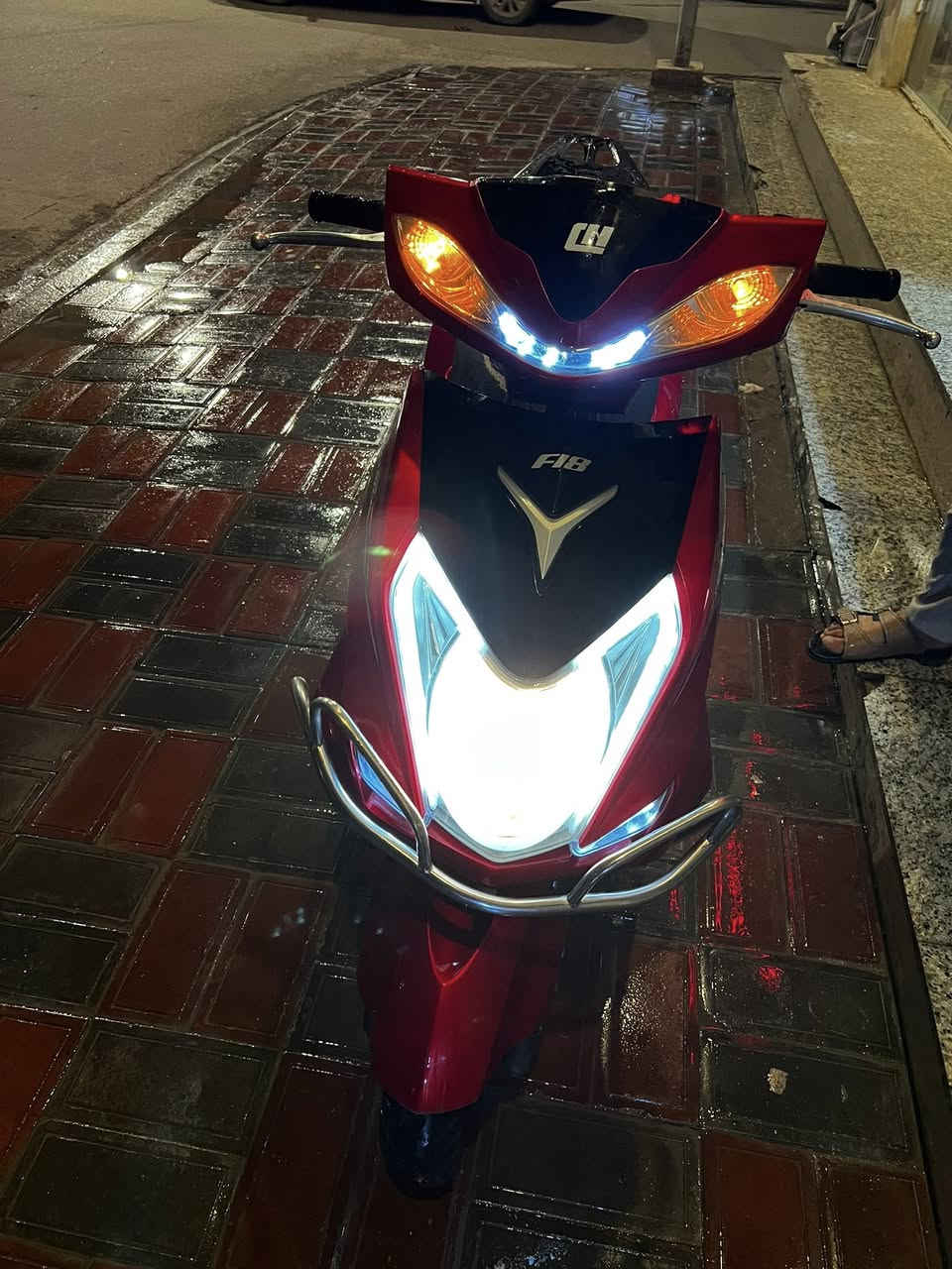 السلام عليكم دراجه سكنس للبيع ٢٠٢٣ دارجه جديده وصل معرض موجود للبيع كلشي كامل محرك مامفتوح مابيها نقص برغي كله بحاله المعرض 
السعر ٧٥٠ قفل دينار مينزل 
كربلاء باب طويريج 
***********
