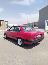 BMW E30 318i زعره للبيع او مراوس السياره عوزه ترتيب داخل وخارج وكهربائ...