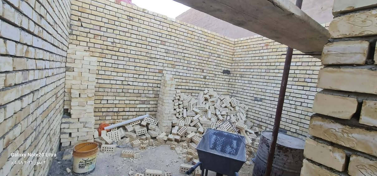 السلام عليكم للبيع 75واجهة 5ونزال15متر امامها تشجير ابكدهة البناء درجة اولى ثلاث طوابق يحتوي اربع غرف وحمامين وصالون تقع على شارع عام المكان بغداد حي الجهاد للستفسار الاتصال فقط *********** او***********
