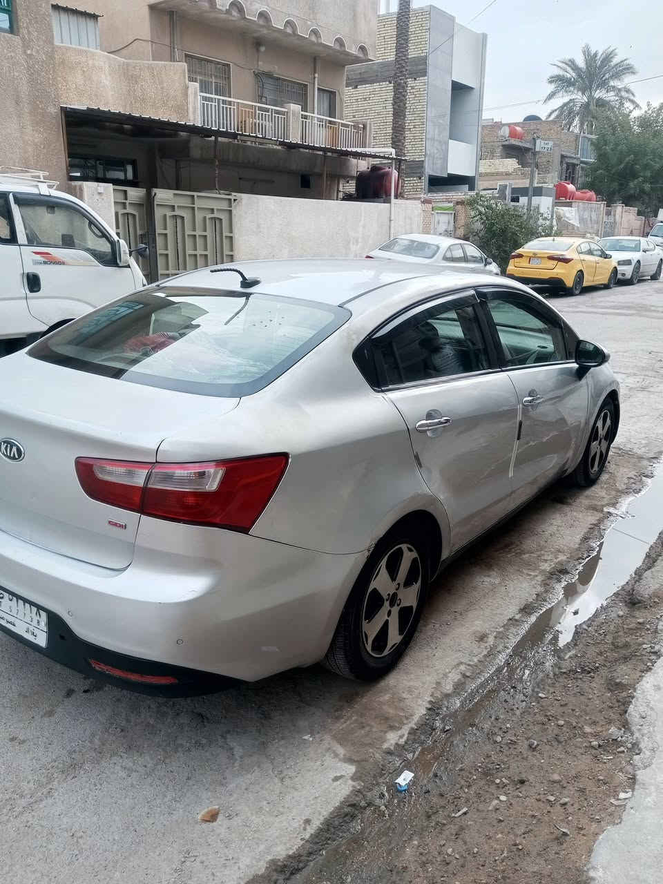 كيا ريو 2016
حرك 1.6 gta معلايه كازكيت من وره الدوانز 
سياره نضيفه مال موظف 
ماشيه 110 mi 
ضربه جاملغ خلفي وصندوق نفسه معمر 
ليبل واحد 
عنوان جميله 
***********
سعر 88
