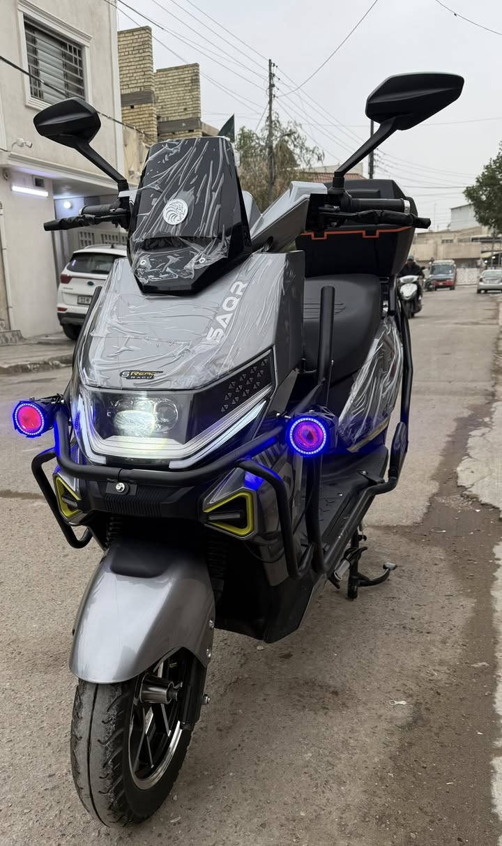 السلام عليكم دراجه شحن للبيع صقر غنيه عن التعريف
دراجه جديده كلش شبه زيرو ماشيه 40 كيلو فقط 
6 بطاريات مسطره  بصمات 2 سويجات 2
التحويلات 1.2.3
السرعه 85
ملف 2000W
 اطارتً جوبلس  
مثبت سرعه 
بريكات دسكات دهن هدروليك 
درع حديد 
تشغيل عن بعد 
جهاز إنذار 
قفل ستيرن 
جنطه خلفيه اصليه
مساحه تخزين تحت الكشن كبيره  
نضام رجوع ال خلف R
نضام USB
شاحنه تدعم الشحن السريع  ولايقاف ذاتي 
السعر 950 الف بيها مجال 
اي استفسار اتصال
*********** بغداد البياع
