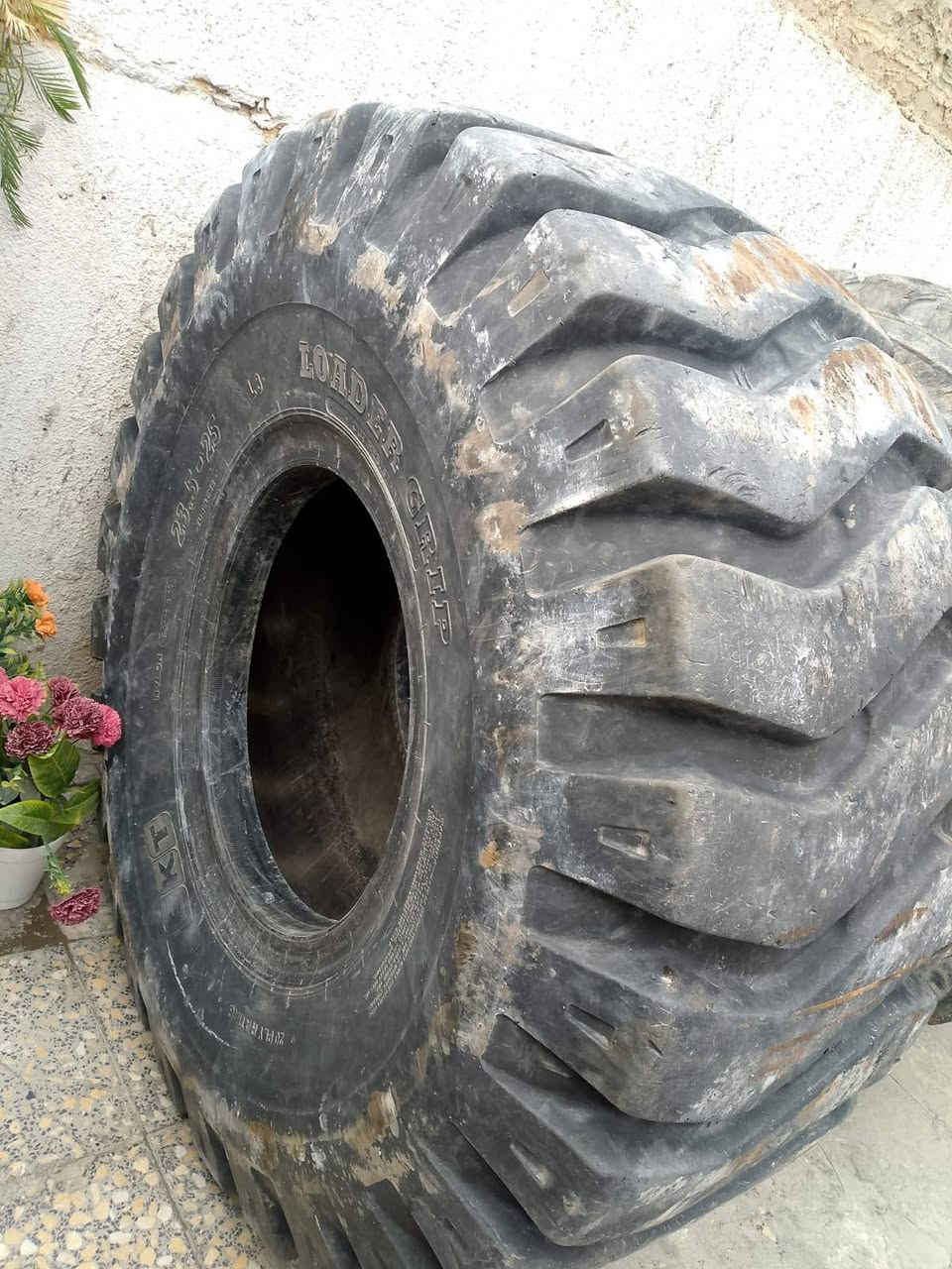 تاير هندي BKT -نظيف بمعنى الكلمة جوبلس حجم ٢٣-٥-٢٥ مكان بغداد اتصال ***********
