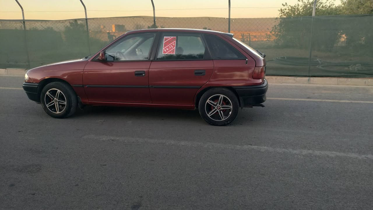 السلام عليكم أسترا موديل ٩٢ سنوية ٢٨ شرط التحويل كابون بانزين موجود گير محرك شرط مكينة بيها أثر نفخ صبغ دواير دوسات سقف مطوز جمالية أثر تقحيل باقي التفاصيل أتصال *********** سعر ٣٨
