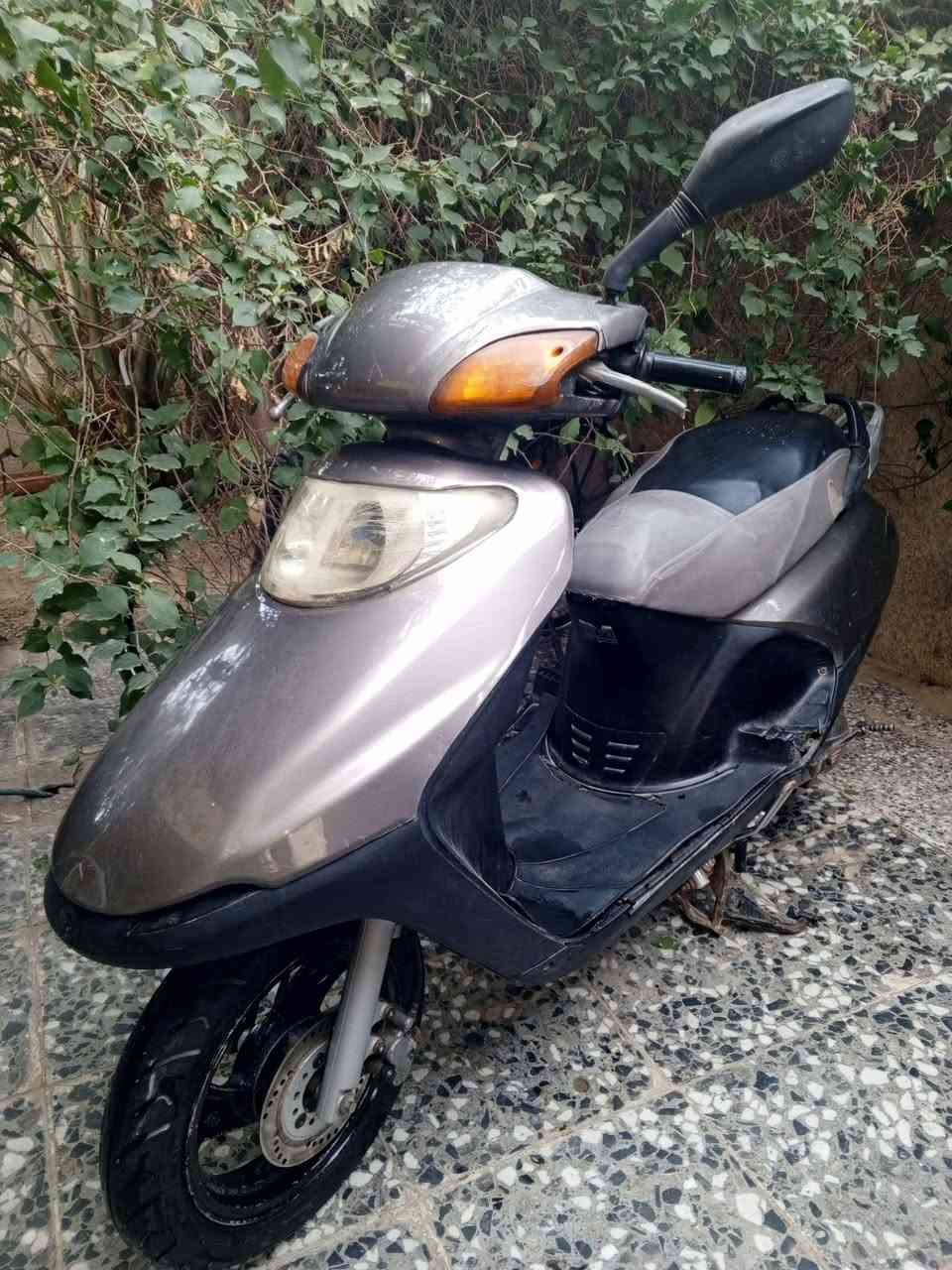 السلام عليكم دراجه سبيسي للبيع السعر 450بلاش مكفوله كهربائيات مكينه خرسه لايت عالي  السرعة جوده عاليه دراجه مامتعوبه بالبيت لاطالعه ولاماشيه كل اسبوع اروح للسوك اطلع بيه دراجة بيه نقوصات قليله وبصيطه العنوان بغداد اتصال ***********اوخاص وبالعافيه على ياخذهه باتري جديد تايرات جدد
