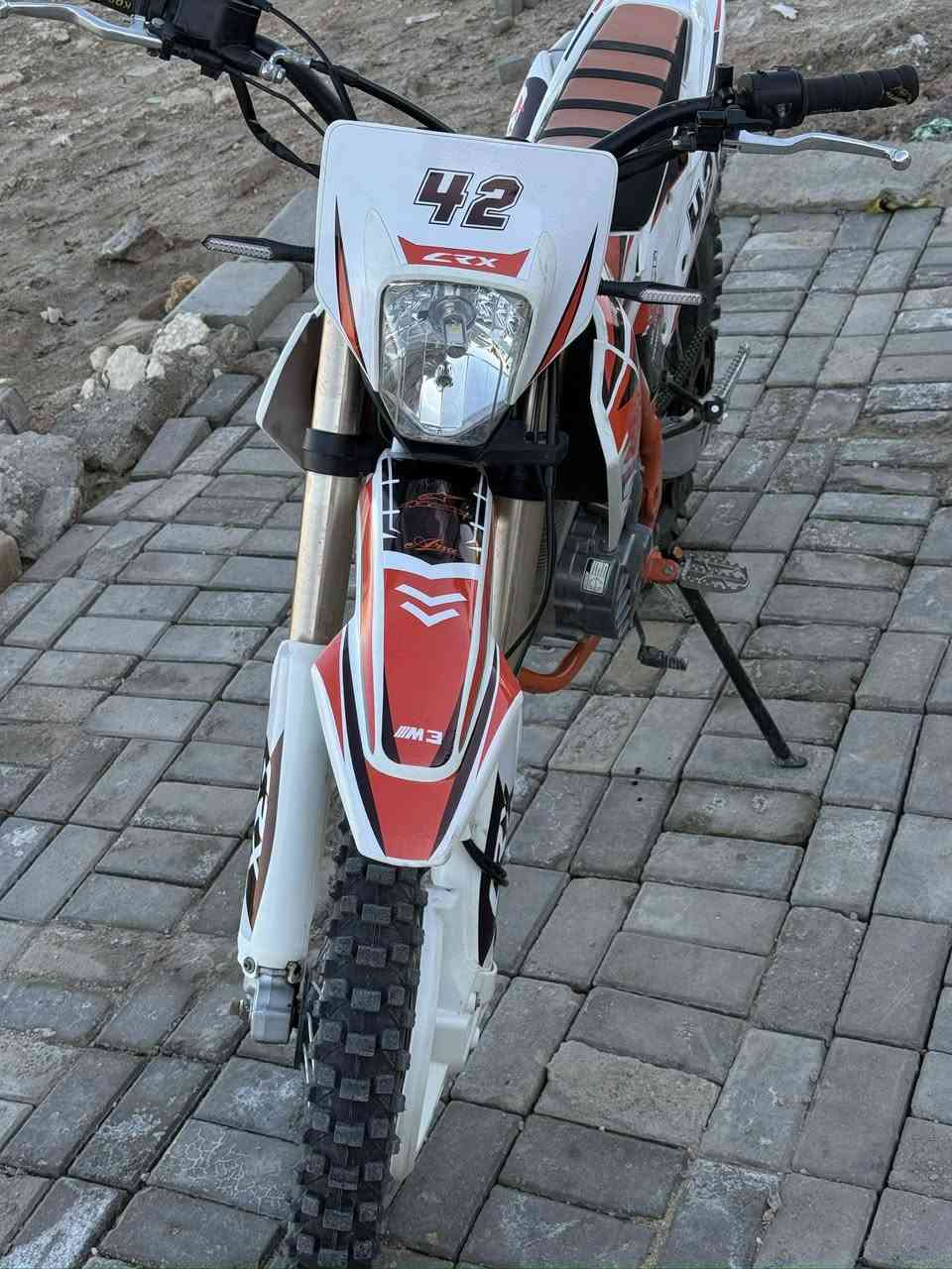 للبيع قفاز cxr 25
ماشية 7 الف سعرها مليون و400 
السماوة ***********
