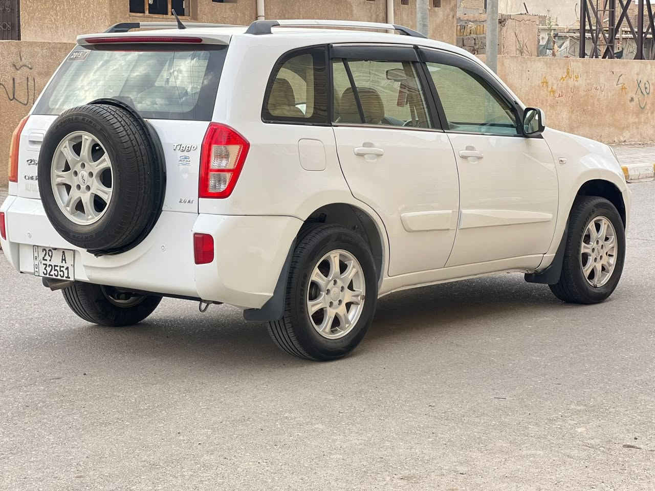 السلام عليكم تيكو موديل 2015 الرقم الدولي 
تحويل مباشر مكينه كير حداديه تخم تاير ع الشركة ماشيه 127 الف 
بيهة جاملغ امامي مصبوغ الباقي كفاله سيارة جديدة مكينه تخم تاير كله جاهز سعرهة 67 ورقه مكاني واسط قضاء الحي 
***********
***********
