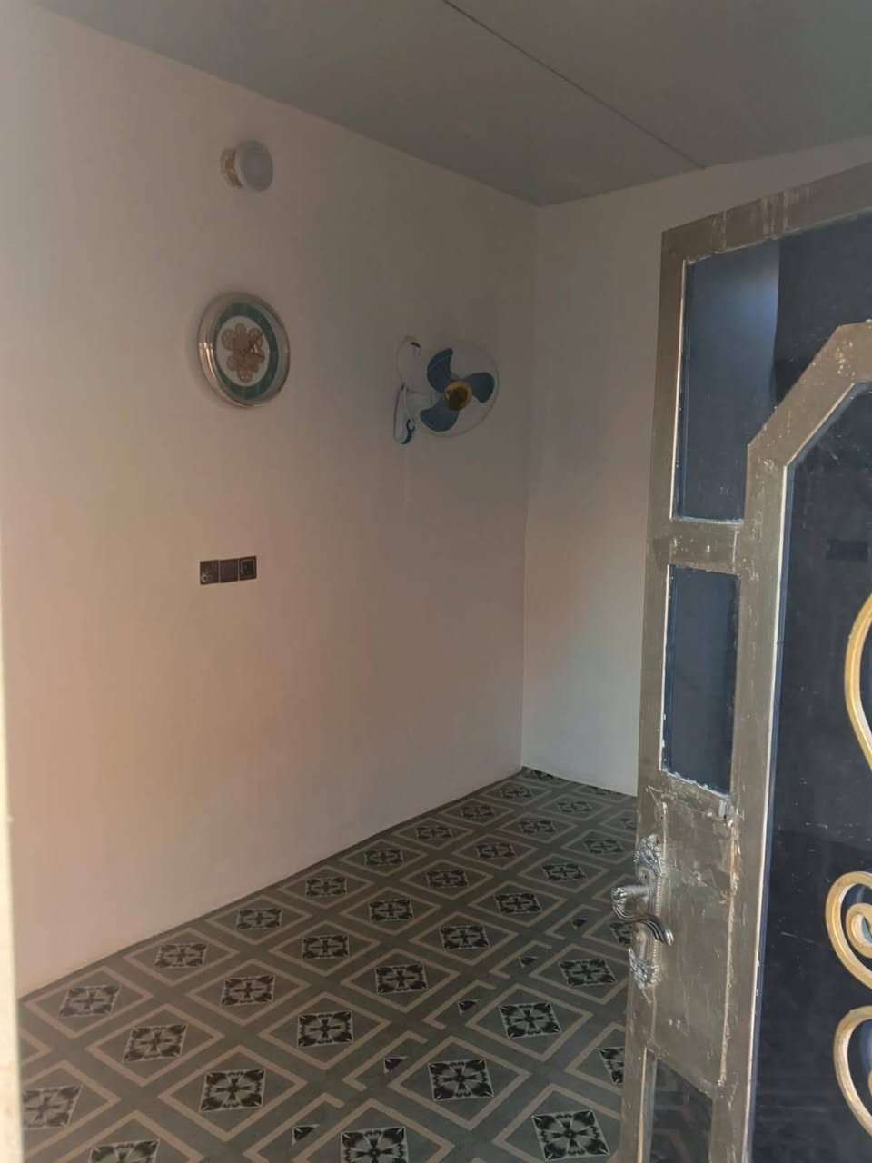 على بركه الله مشتمل للبيع السعر فقط 25 لي يريد يتفضل خاص او يتصل عرض بلاش
مساحه 100متر عنوان حولي المشروع قرب المنتزه قطعه ومقاطعه 
 يتصل ع الرقم *********** مو شراي لايتصل ولا يتعبني

