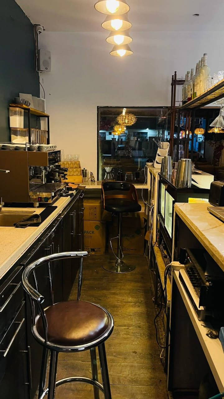 فرصة استثمارية لا تعوض في قلب المنصور! 🌟
للباحثين عن التميز والجاهزية، معروض للإيجار مطعم وكافيه متكامل في أرقى مناطق بغداد.
• 📍 الموقع: المنصور - الداوودي (موقع استراتيجي حيوي).
• ✨ الحالة: جاهز بالكامل، مؤثث بأرقى الديكورات، ومجهز بكافة المعدات اللازمة.
• 🚀 الميزة: ابدأ مشروعك فوراً دون عناء التجهيز أو البحث عن موقع.
📞 للاستفسار والتواصل: ***********
