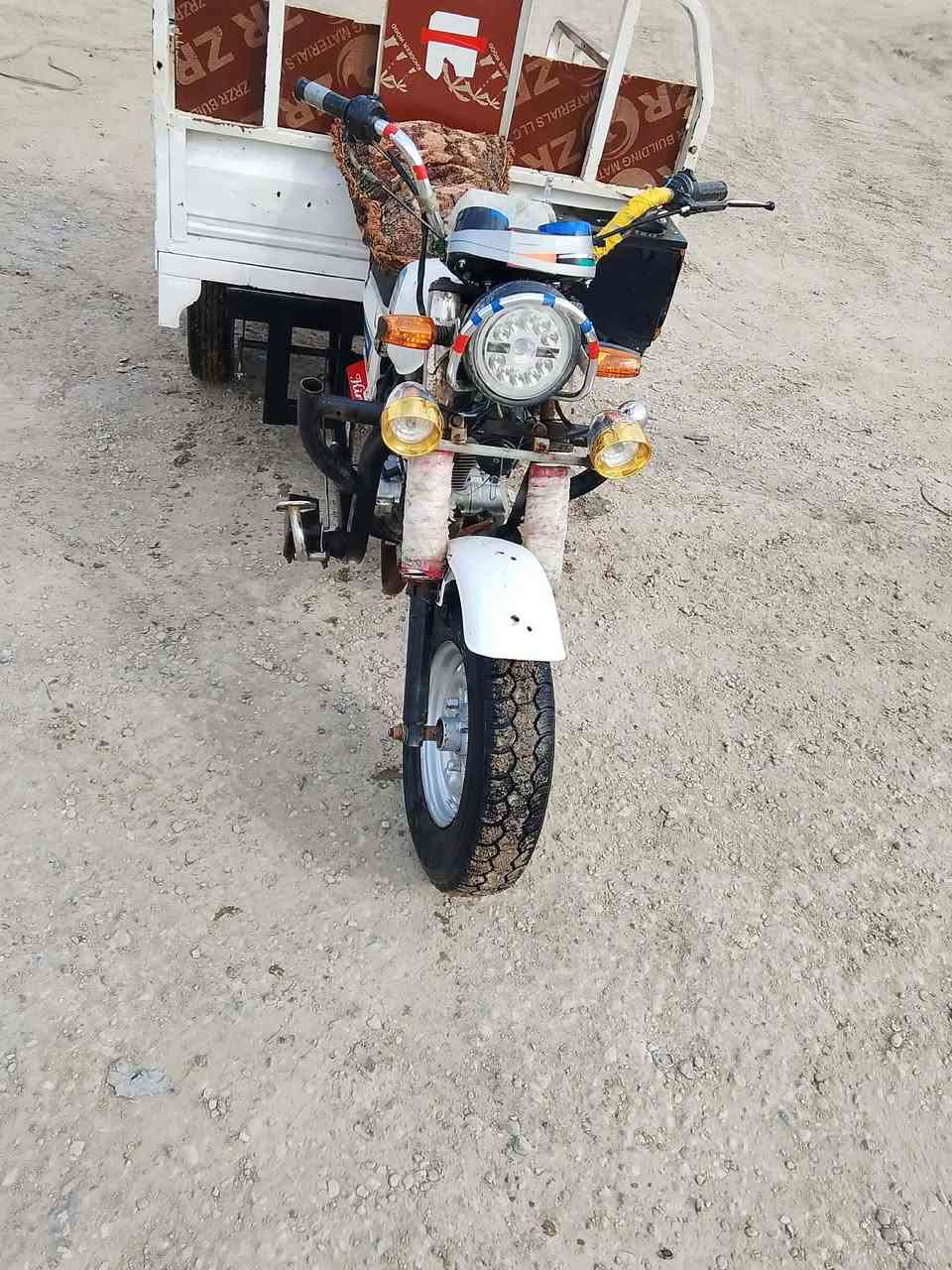 السلام عليكم ستوته للبيع موديل 13 ستوته نظيفه شغاله السعر واحد و 250 رقم الهاتف ***********
