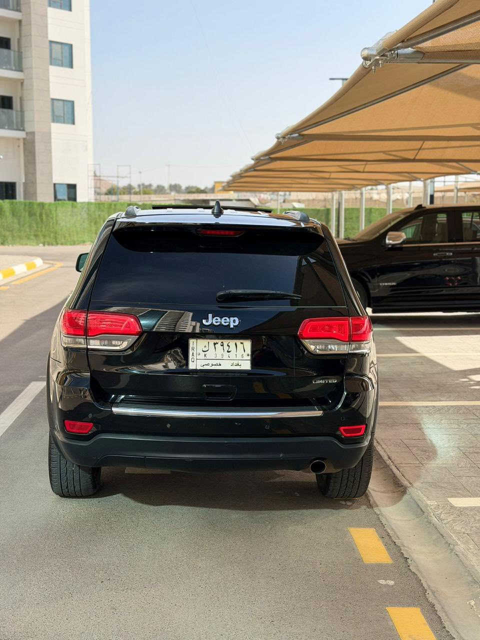 للبيع – جيب شيروكي 2017 Limited فول مواصفات 🚘
🔹 الموديل: Jeep Cherokee 2017
🔹 الفئة: Limited 
🔹 المواصفات: 
🔹 الحالة: ممتازة جداً (Usage خفيف)

🔹 اللون الخارجي: (اسود)
🔹 الداخلية: جلد/فخم بيجي🔥
🔹 التجهيزات والمواصفات الأساسية:
• فتحة سقف بانوراما
• مكيف خلفي
.كشنات كهرباء خزن
• حساسات + كاميرا خلفية
• شاشة لمس متعددة الوظائف
• Apple CarPlay / Android Auto
• مثبت سرعة + تحكم على الدركسيون
• نظام مكابح ABS + ESP
• وسائد هوائية أمامية وجانبية
• عوارض سقف + جنوط ألومنيوم
• نظافة داخلية ممتازة 🚗✨
📍 الموقع: (بغداد العامريه )
💰 السعر المطلوب: (188$)وبيهه مجال 
📞 للتواصل :***********
  

ملاحضات : 3قطع صبغ . . جاملغ امامي ،  بنيد . شبر جاملغ. .  👍
