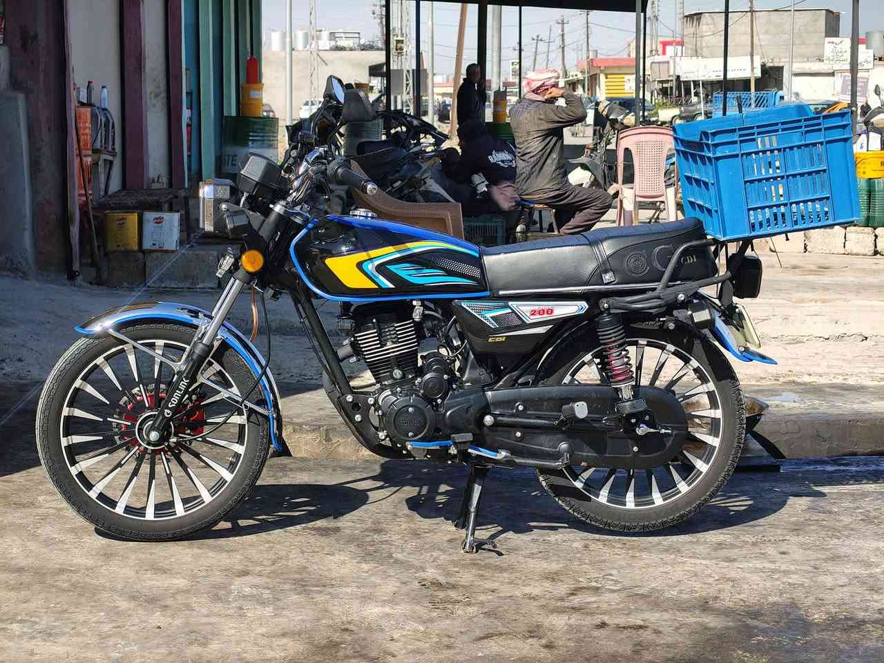 السلام عليكم ماطور سولنك موديل24محدث 25 وزن ثقيل الباب الاول محرك شرط كربايات شرط بعده علا وضع الشركه السعر 800 وبي مجال للستفسار اتصل على الرقم ***********
