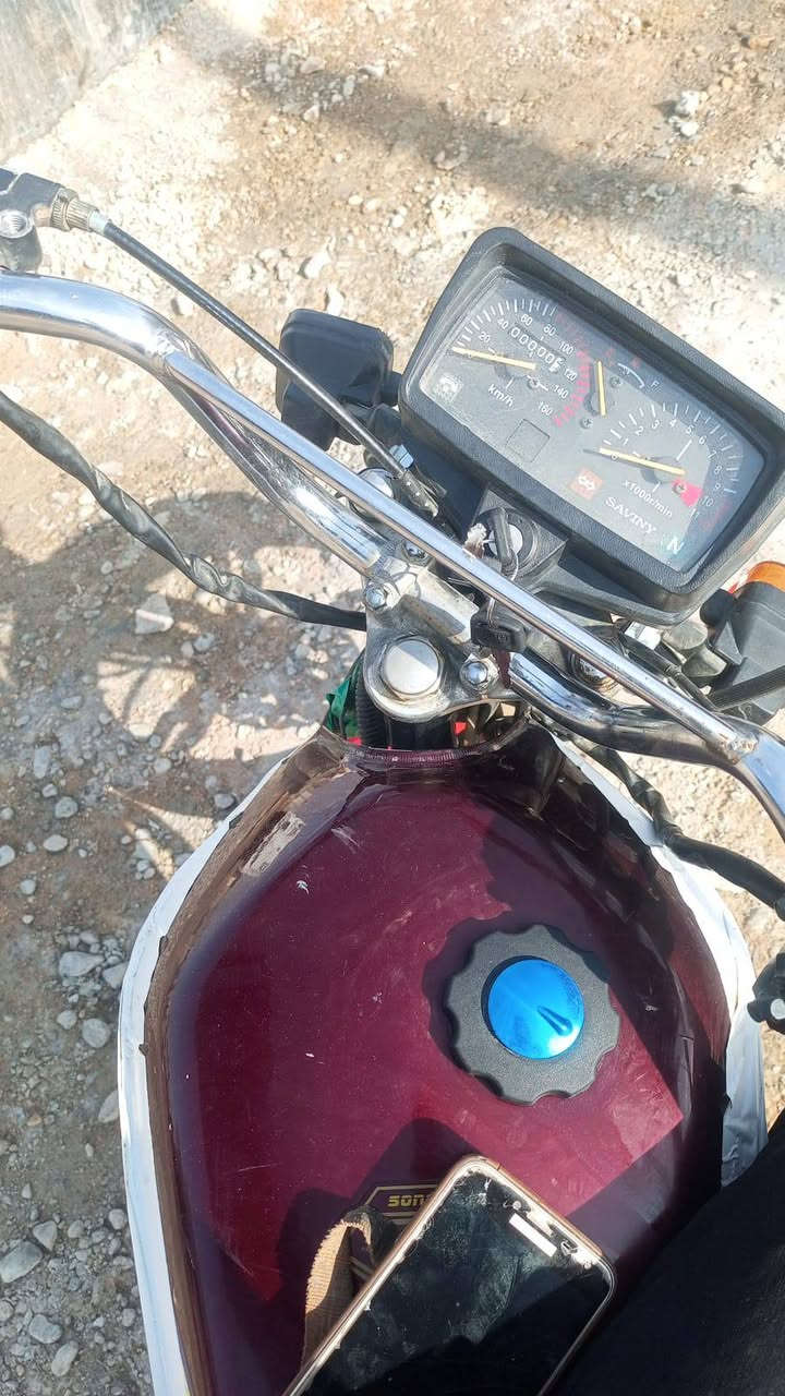 السلام عليكم (مكلف بالنشر /مكلف بالنشر)شباب دراجه للبيع النضافه 80%  حسب الصورة الي كدامك دراجه كلش حلوه وخدميه سعرها 550 وبيها مجال  مكانها  قضاء هيت ناحية المحمدي  رقم صاحب الدراجه (*********** )
