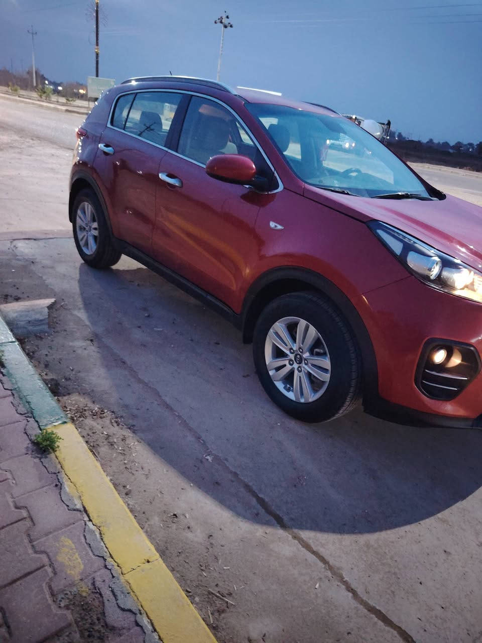 سلام عليكم لبيع كيه سبورتج وأردخليجي موديل 2017 السياره كفاله من الضربة و التبديل بيه فقط بارد السونار بل المنشور السياره جديده حداديه جديده تخم تايرات جديد مكينه لاتنقيص ولاتبخير رقم ميسان انكليزي السعر 145ورقه وبيه مجال الشراي يتصل مكان السياره ميسان *********** /***********
