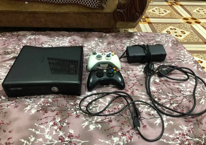 سلام عليكم للبيع اكس بوكس 360 شرط حيل حيل نظيف كلشش وياه يدتين ليزريات اصليات وكامل ملحقاته كيبل HD يحتوي على ذاكره 320 كيكا وبي 245لعبة وقابلة للزيادة ومكان قرص شغال نوعية سلم بصمة من افضل النوعيات مكاني كركوك رقم موبايل *********** سعره 120متواجد واتساب ماسنجر
