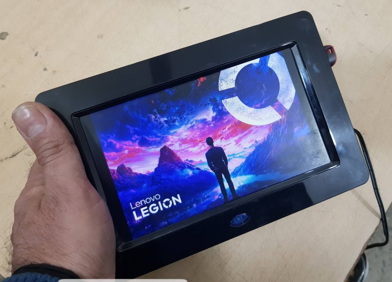 شاشة صغيرة بهذا الشكل بدون صوت فقط تعرض صورة للبيع ب 5 الف فقط بغداد ***********
