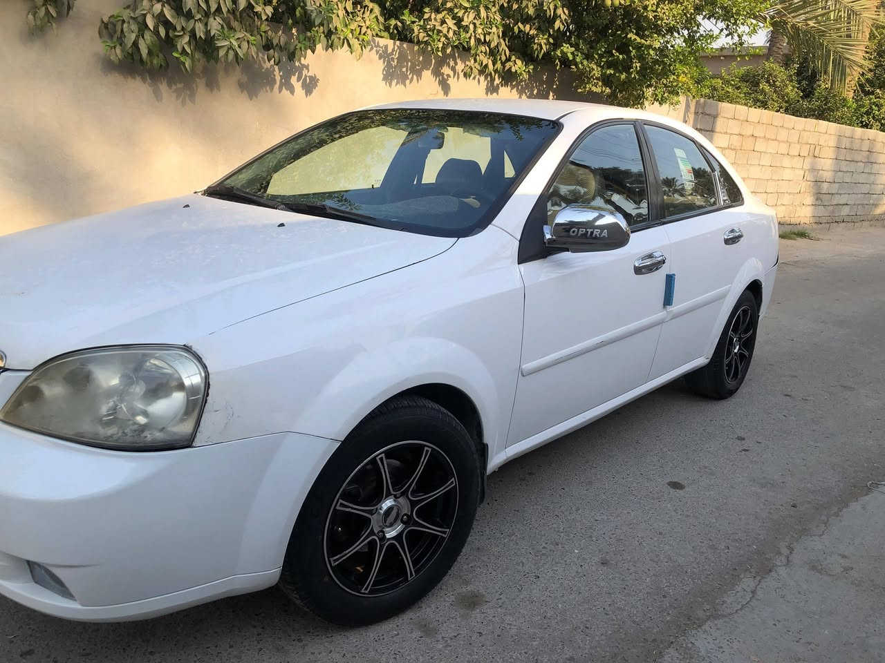 سلام عليكم للبيع  اومراوس شوفرليت اوبترا موديل 2009 رقم سليمانية جديد كير اوتماتيك محرك 1600 تخم تايرت جديدة تبريد شغال بس نقص غاز شاشة كامرة خلفية سيارة مكفولة من صبغ بيها ضربة خفيفة بخشم چاملغ وشوية من بنيد دوشمة جديدة سيارة حلوة ومرتبة مكان بغداد المدائن سعر 79 وبيها مجال قليل الاستفسار اتصل على رقم ***********
