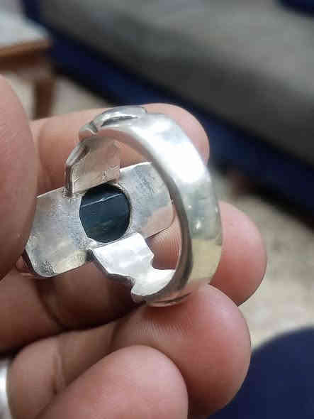 يماني كصبه قديمه  خضره جامده صياغه يدويه ثقيله 
قياس الخاتم 24
***********
السعر خاص 
وبخدمتكم
