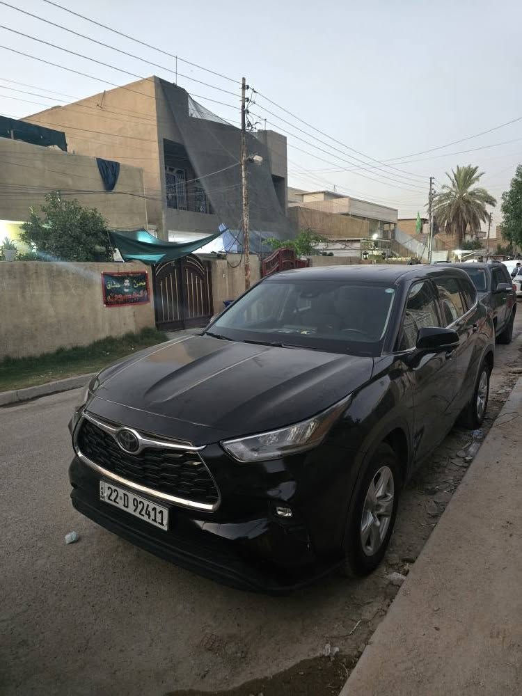 تويوتا هايلندر
موديل : 2021
ماشي : 112000 ميل
السيارة : رقم اربيل 
السيارة : وارد امريكي بية ضربة بجم من امريكا وهنا بية بالجاملغ الخلفي عكس السايق مصبوغ دعامية امامي خلفي للجمالية والبنيد جارد ونصبغ مرفقة الصور مع الحادث
مواصفات :  نص فول لون اسود كرزي
محرك : 6 سلندر بنزين فقط
السعر : 245 ورقة بية مجال واذا اكو مراوس حسب القناعه 
*********** بغداد, العراق

