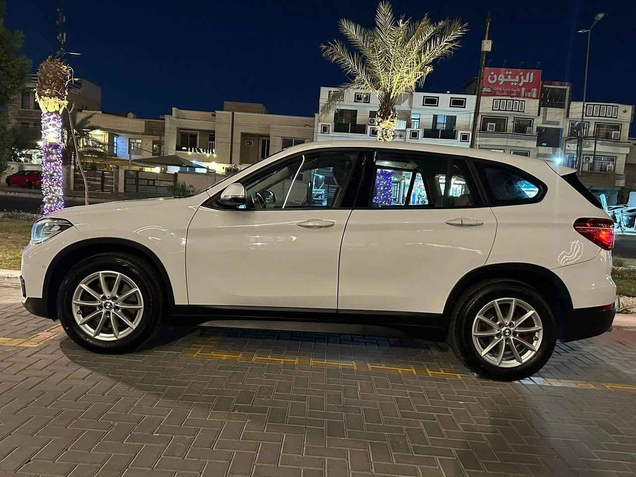 بي ام 
موديل 2019 
وارد خليجي 
رقم بغداد الجديد 
السيارة جديده 
مكان السيارة بغداد الكرخ 

السيارة وارد خليجي 

فول مواصفات عدا فتحه 

***********
