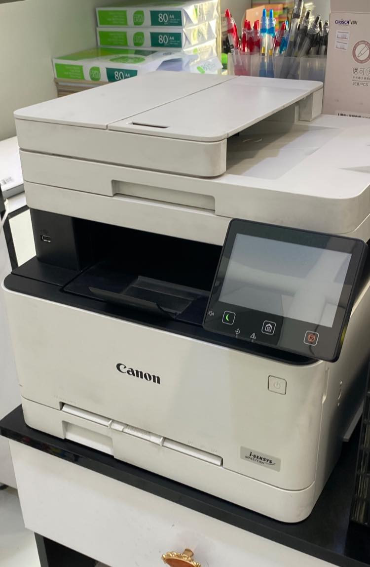 طابعة كانون CANON ليزرية للبيع في كربلاء
طابعة كانون ليزرية بنظافة عالية واستعمال قليل -  i-sensys  mf657
✅الاصدار الاخير من كانون 
✅الطابعة بنظافة عالية جدًا
✅استعمال قليل والعداد موضح هذا الشيء
✅تفاصيلها موضحة بالصور
❗️خالية من اي عيوب
❗️ الحبر باودر متوفر في جميع الاماكن
❗️سرعة الطباعة بالدقيقة الملون وجه واحد 25 نسخة
❗️سعة تخزين الورق 250
❗️ تحوي على فيلدر استنساخ
❗️ امكانية الطباعة على ورق جوجو  للصور

❇️ السعر : 400 الف دينار - قابل للتفاوض
علمًا سعر الجديد ~ 600 الف دينار

للتواصل : ***********
