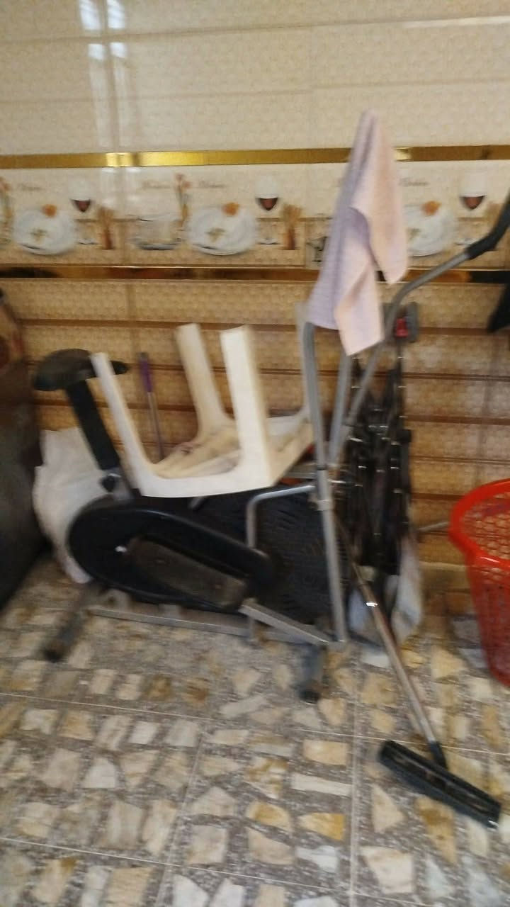 بايسكل رياضه شغال ب40 الف
ساحبه عدد 2 كبيره وحده صناعيه اصليه ووحده صناعيه عاديه شغالات تفيد للمطاعم وحقول الدواجن والمصانع سعر العاديه ب30 الف والصناعيه ب100 الف
الكره الارضيه ب15 الف مكاني بغداد الوزيريه 
***********
