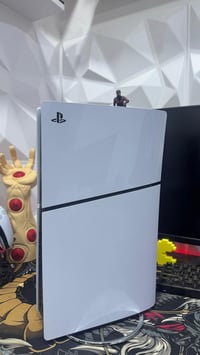 Ps5 slim uk  تيرا  نظيف 100% مع ستاند اصلي  معاه حساب بلس بريميوم لحد ...
