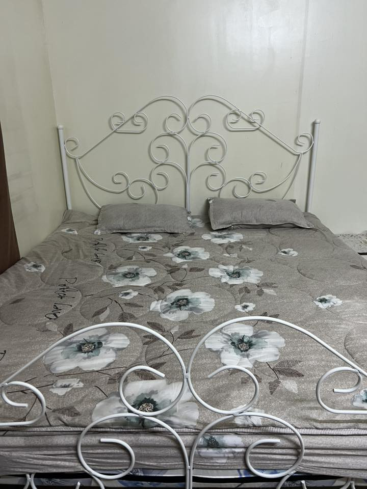 جربايه حديد نفرين قليل الاستخدام اقل الشهر كلش نازكه ومرتبه سعره 150 وبيه ومجال ***********
