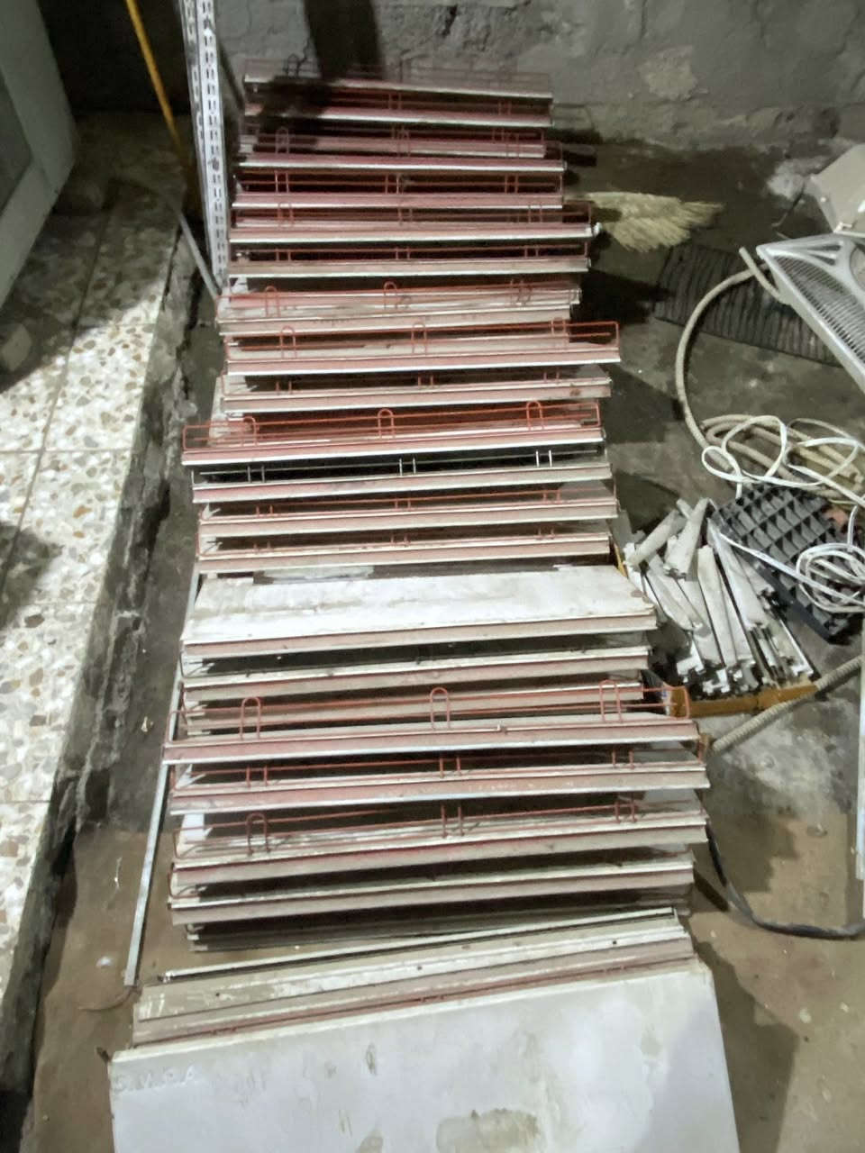 مكان بغداد رفوف مستعمله 40رف تواصل ‭٠٧٧٢ ٣٦٩ ٨٣٢٩‬
