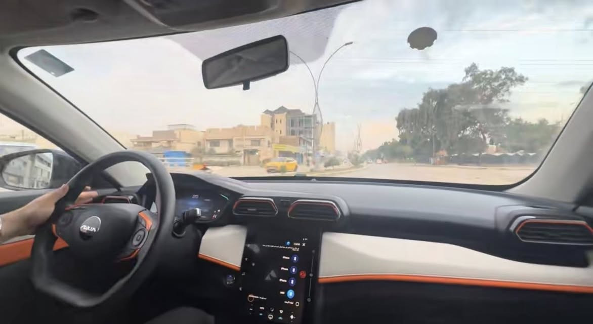 سلام عليكم سياره دونك فينك شاين موديل 2025 للبيع سياره نضيفه بيها ضربه بدعاميه لوره موضحه بصوره ترجع بارد. شركه  ماشيه 34 الف سعر 17 مليون رقم بغداد حساسات خلفيه  لتواصل ***********
