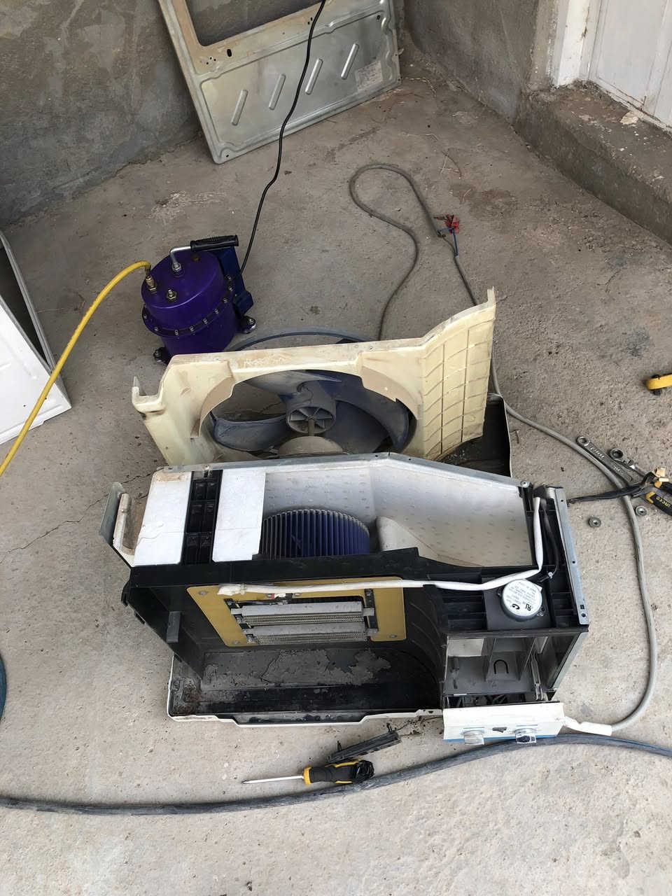 تحية طيبة
ورشة متنقلة لنصب وصيانة وغسل 
*********** يوجد واتساب
